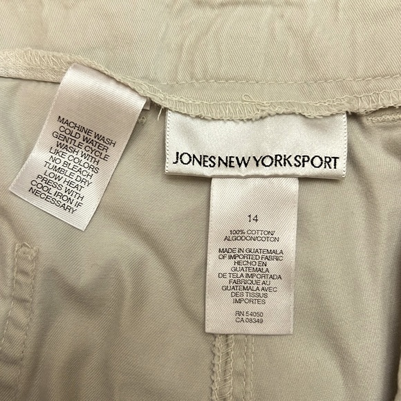 Jones New York Capris Pants Sand Light Khaki Size 14 - Picture 2 of 8